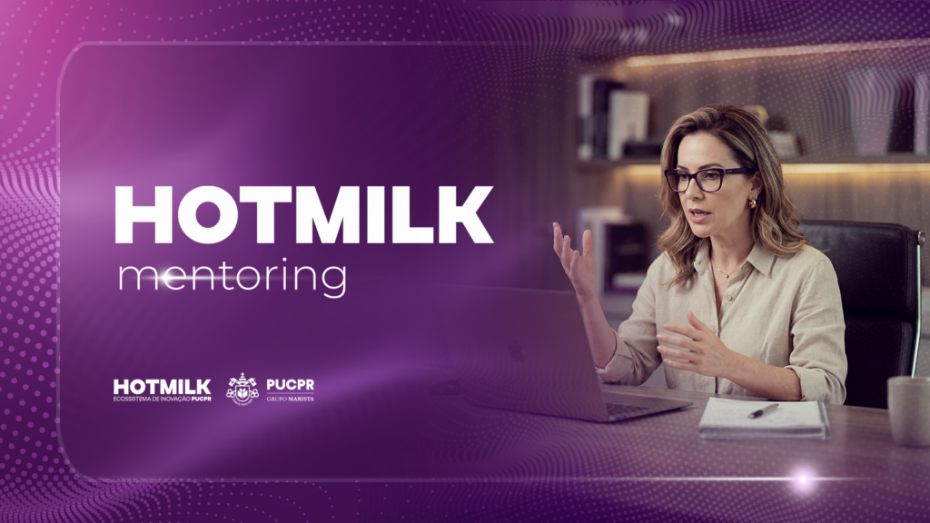 Mulher sentada em frente ao computador, recebendo mentoria online. Na arte está escrito HOTMILK Mentoring
