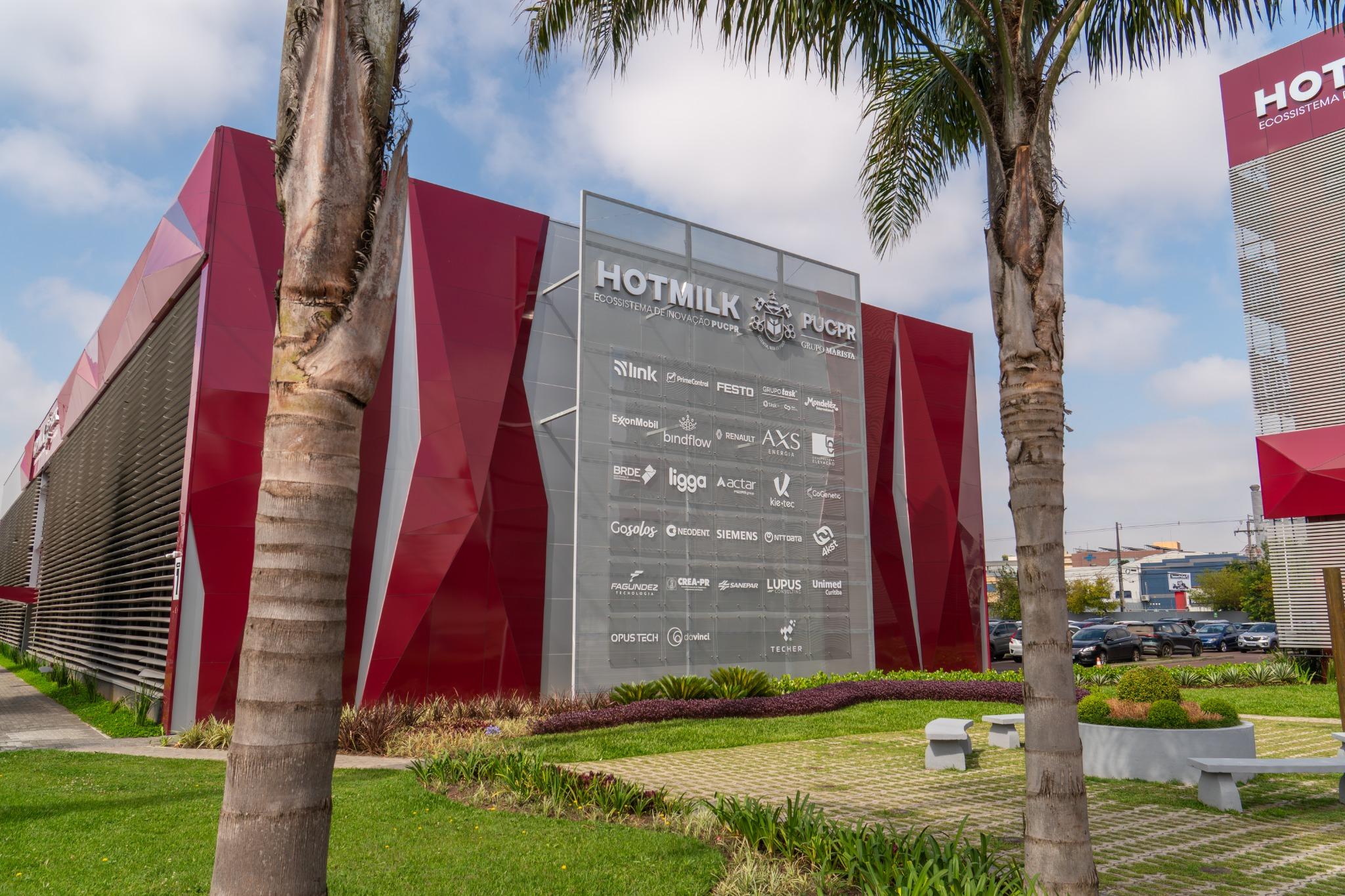 Fachada da HOTMILK PUCPR, ecossistema de inovação que recebeu investimentos para um Hub Deeptech nos próximos anos